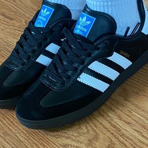 black adidas sambas